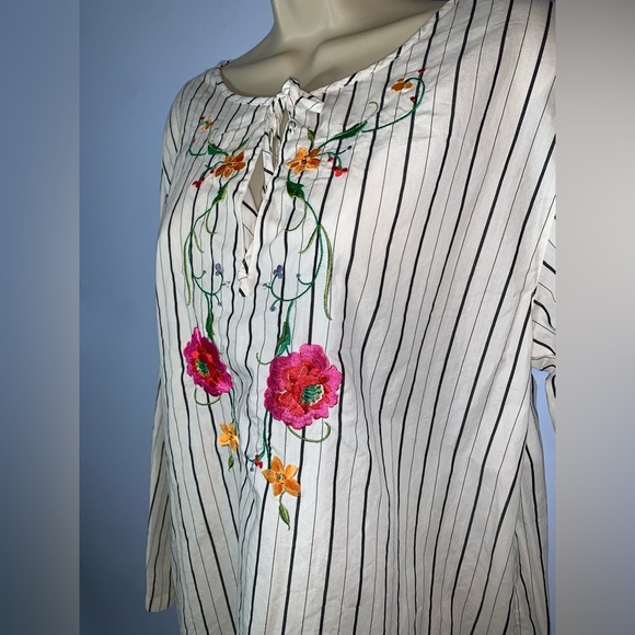 White Cotton Pin Striped Tunic with colorful Floral Embroidery neck tie xs/s - Picture 2 of 5